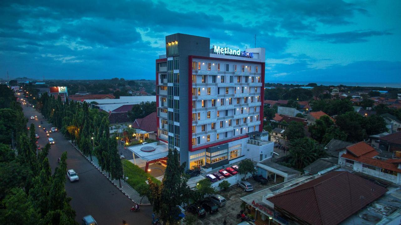 Metland Hotel Cirebon Exterior photo